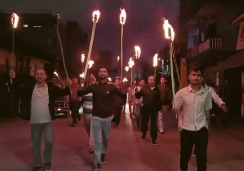 इटहरीमा सरकारविरुद्ध राजावादी प्रदर्शन, प्रहरीसँग घम्साघम्सी